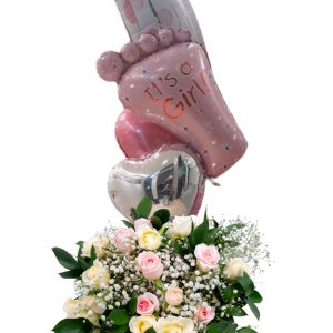 ספיישל בייבי גירל: זר 15 ורדים מהמם, שני בלוני הולדת בת 26 אינץ' ובלון מוכסף 18 אינץ' – מתנה מושלמת ומרגשת להולדת בת מתוקה