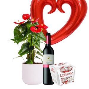 ספיישל מאמי: עציץ אנטוריום מרהיב, בלון לב ענק, בקבוק יין איכותי ושוקולד רפאלו – מתנה מלאה באהבה, חמימות ורגעים קסומים לכל מי שחשובה לך