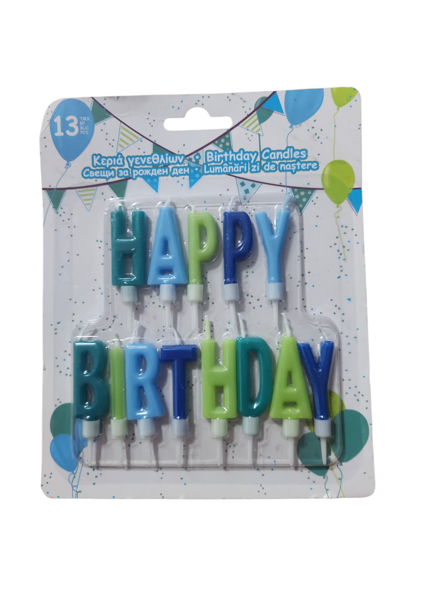 בתמונה אריזה של נרות יום הולדת בצורת האותיות "HAPPY BIRTHDAY", בצבעי כחול וירוק.