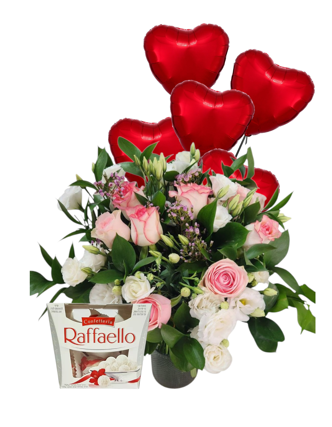 זר פרחים ורדים לבנים וורודים, עם בלוני לב אדומים מעל, וקופסת שוקולד רפאלו בצד.